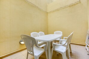 Outdoor dining - Marsaskala Escape | Pool, Beaches & Local Charm (Marsaskala)
