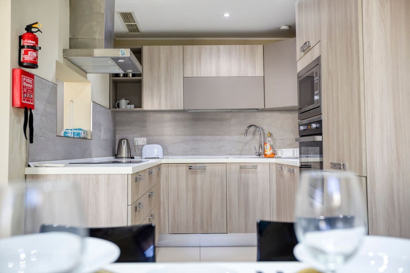 Refrigerador, microondas, horno, placa de cocina