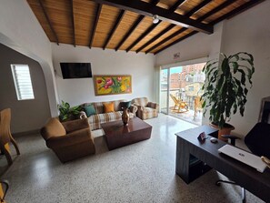 Living area - Casa Hotel Realeza del Estádio (Medellín)