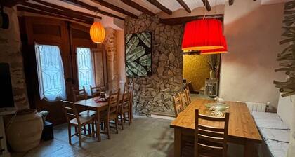 Renovated house with fireplace, next to hiking trails in a natural park