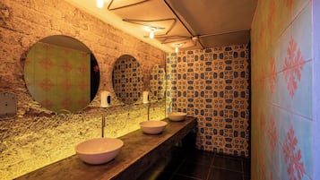 Deluxe tweepersoonskamer | Badkamer