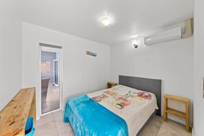 3 habitaciones, tabla de planchar con plancha, wifi y ropa de cama 