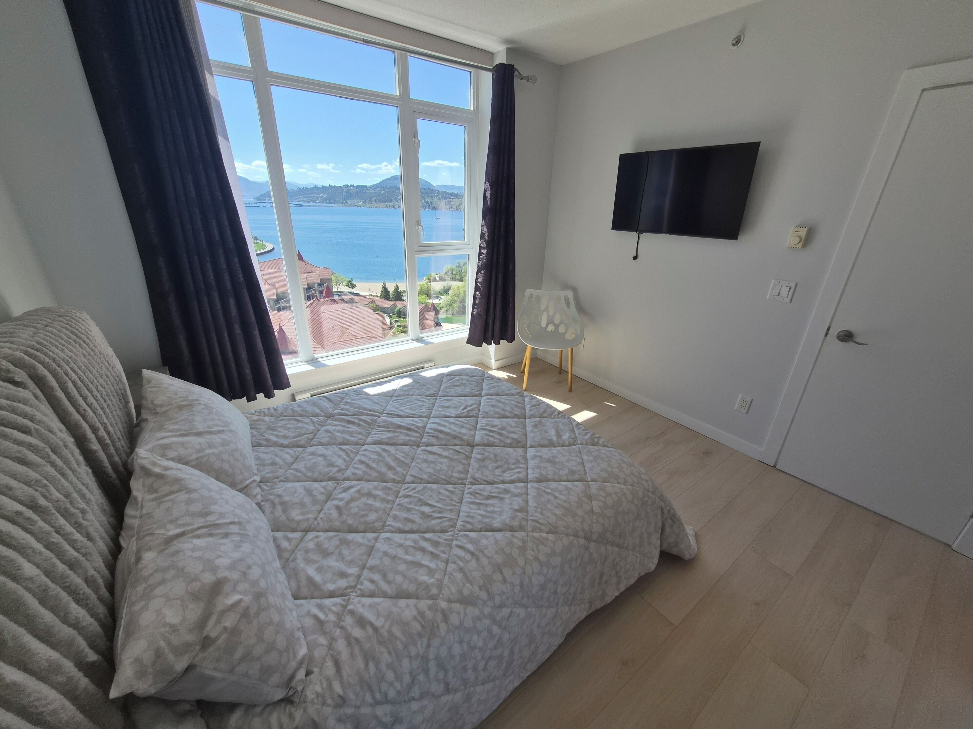 Iron/ironing board, internet, bed sheets