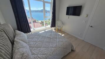 Iron/ironing board, internet, bed sheets