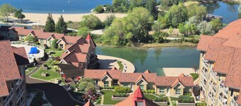 STUNNING LAKEVIEW LUXURY