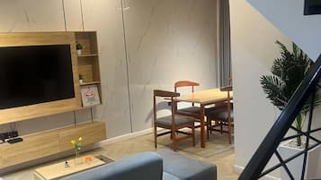 Comfort Room, Balcony | Interior