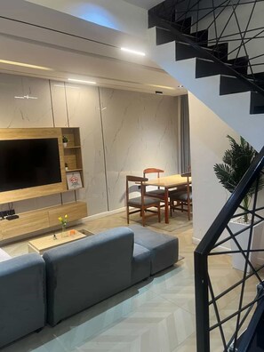 Comfort Room, Balcony | Interior - JOYZY HAVEN LUXURY SERVICE APARTMENT  (Ibadan)