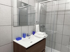 Shower, hair dryer, bidet, towels - Holiday Home by the Beach Durres 117 (Durres)