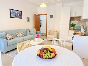 TV - Cozy Holiday Apartment by the Beach 106 (Durres)