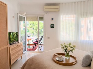 1 bedroom, free WiFi, bed sheets - Cozy Holiday Apartment by the Beach 106 (Durres)