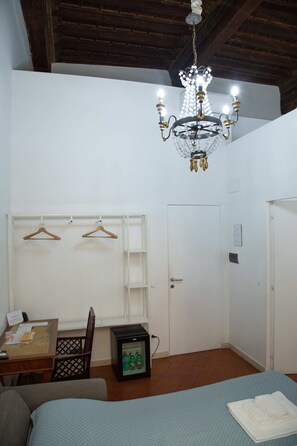 4 bedrooms, WiFi, bed sheets - Flowers Apartments- Mirrors Rooms (Roma)