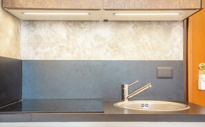 Private kitchen - Quiet and Central: Discover Pisa on Foot (Pisa)