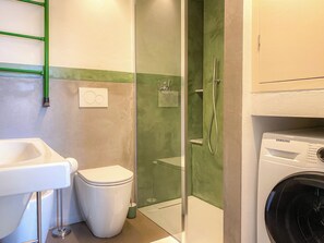 Bathroom - Quiet and Central: Discover Pisa on Foot (Pisa)