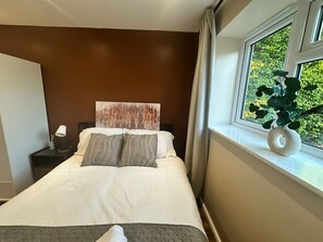 1 bedroom, Internet, bed sheets - Modern Bromley Stay with Parking, Wi-Fi & Garden (Greater London)