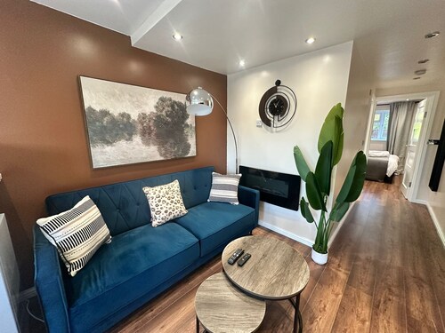 Modern Bromley Stay with Parking, Wi-Fi & Garden