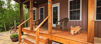 Old Wagon Ridge – Cozy Mountain Escape with Hot Tub & Views