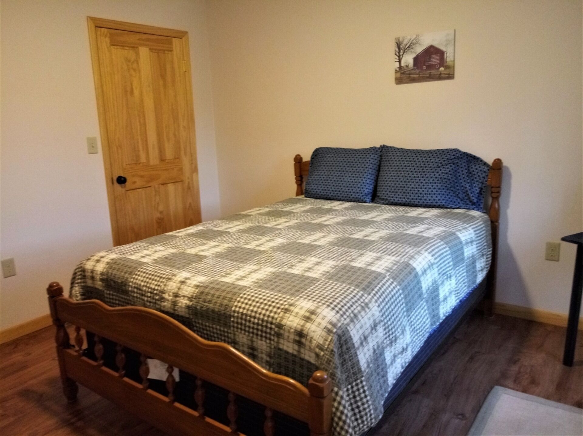 3 habitaciones, tabla de planchar con plancha, wifi y ropa de cama 