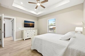 Desk, WiFi, bed sheets - Modern Lehigh Retreat | Stylish 3BR • Sleeps 6 (Lehigh Acres)