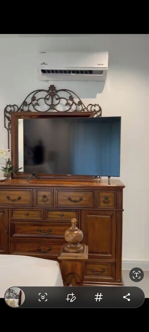 Room - Cozy @Wellington drive (Kingston)