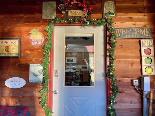 Charming Burnsville Farmhouse Retreat  2BR w AC & Mountain Serenity