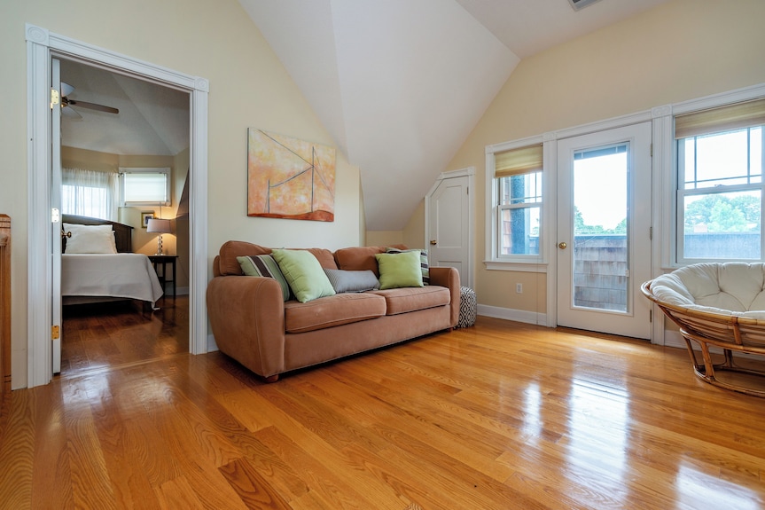 Private Coastal Retreat On 1 Acre Minutes To Narragansett Beach & Boon St Market - Narragansett, RI