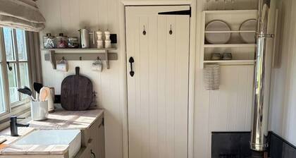 Willow / Luxury Shepherd's Hut with Epic Somerset views