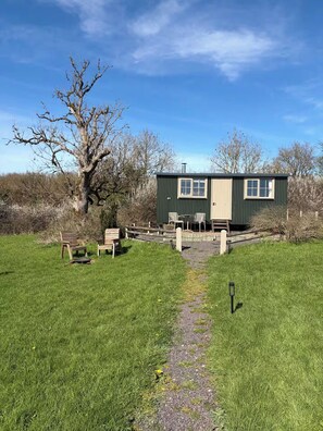 Exterior - Willow / Luxury Shepherd's Hut with Epic Somerset views (Radstock)
