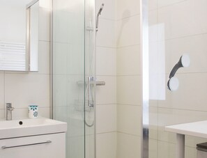 Bathroom - A charming retreat just outside Paris (Vincennes)