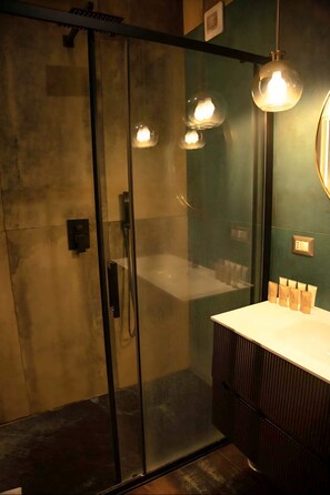 Dusche, Haartrockner, Bidet, Handtücher