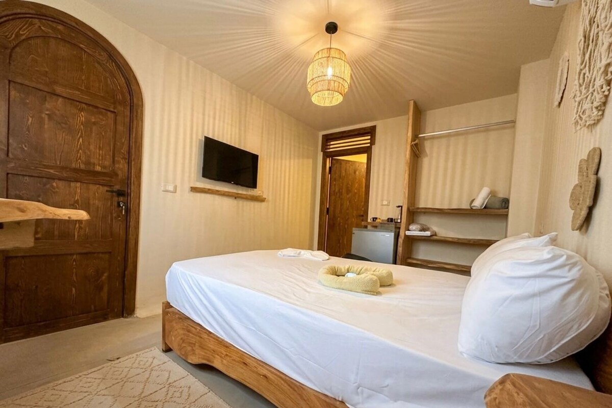 Double Room | Meja, ruang kerja komputer riba, kalis bunyi, seterika/papan seterika 