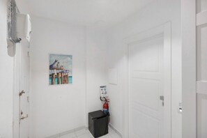 Interior - La Vesuviana – Superior Room 3 with Balcony, Wi-Fi, and Air Conditioning (Castellammare di Stabia)