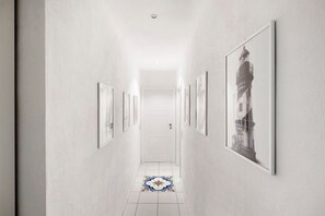 Interior - La Vesuviana – Superior Room 3 with Balcony, Wi-Fi, and Air Conditioning (Castellammare di Stabia)