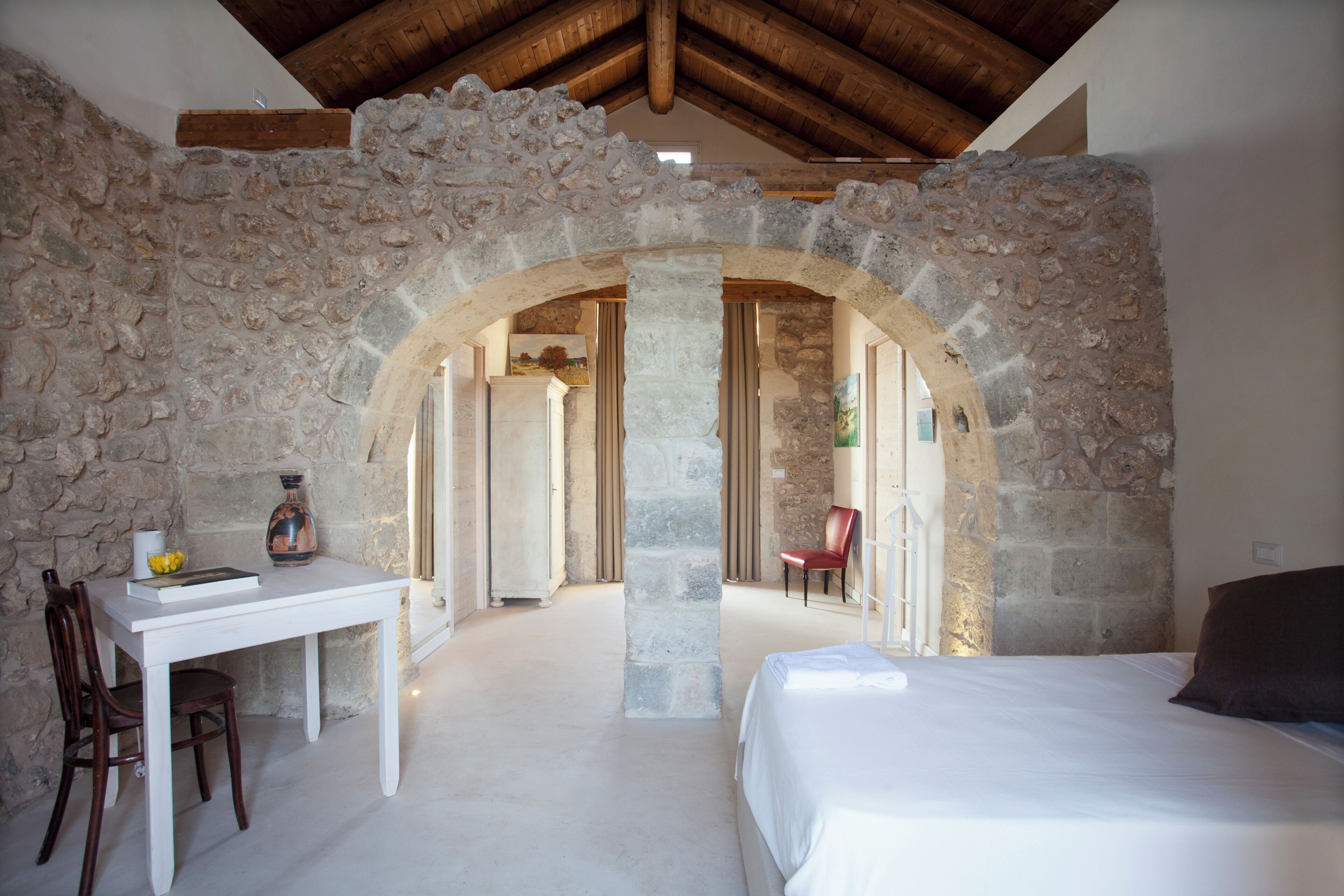5 bedrooms, iron/ironing board, free WiFi, bed sheets