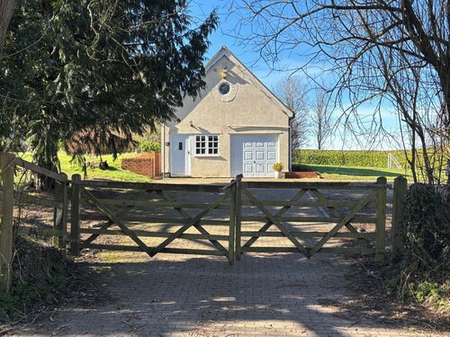 Delightful lodge house in peaceful rural location.
