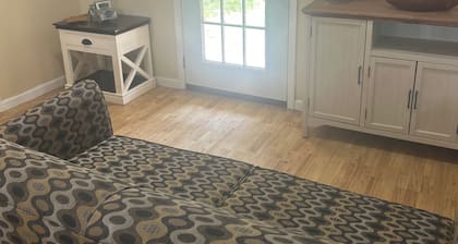 Charming studio with AC in beautiful Valley Grande Golf Course.