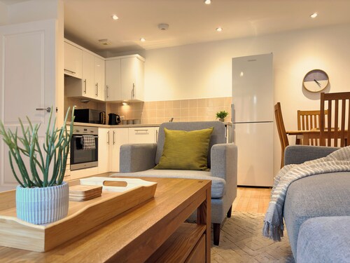St Johns Courtyard Suite, Bridgnorth with free private parking