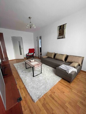 Condo, 1 Bedroom, Smoking | Living area