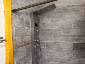 Hair dryer, towels, soap, toilet paper - Santa Fe Summit (Timberon)
