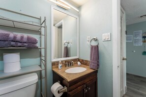 Hair dryer, towels - Stylish 1BR Condo, SpaceX Launch Views, Pool & Hot Tubs, 3 Min Walk to Beach (South Padre Island)
