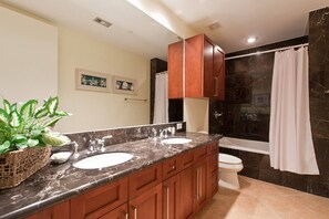 Hair dryer, towels - 3BR Beachfront Condo at Sapphire with Stunning Ocean Views (South Padre Island)