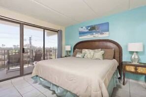 2 bedrooms, iron/ironing board, free WiFi, bed sheets - Beachfront condo with Gulf views, pool, hot tub, and beach access (South Padre Island)