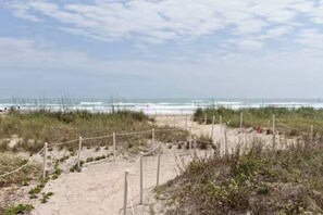 On the beach - Beachfront condo with ocean views, pool, hot tub, and private beach access. (South Padre Island)