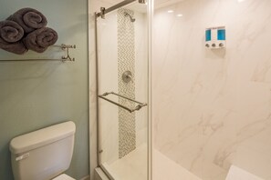 Hair dryer, towels - Gated beachfront 2BR condo on the 7th floor with stunning Gulf & bay views! (South Padre Island)
