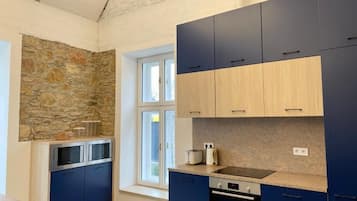 Familienzimmer, Blick auf den Innenhof | Eigene Küche