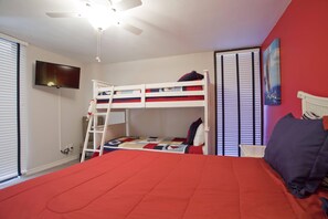 2 bedrooms, iron/ironing board, free WiFi, bed sheets - Beachfront condo with Gulf views, 2 pools, hot tub & private beach access! (South Padre Island)