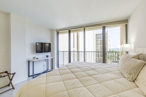 3 bedrooms, iron/ironing board, free WiFi, bed sheets - Beachfront 3BR condo with Gulf views, 2 pools, hot tub & beach access! (South Padre Island)