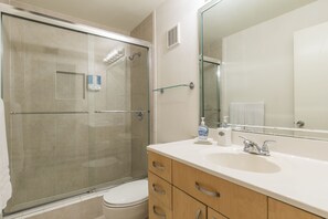 Hair dryer, towels - Beachfront 3BR condo with Gulf views, 2 pools, hot tub & beach access! (South Padre Island)