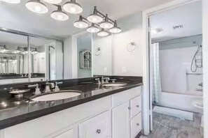 Hair dryer, towels - Spacious beachfront corner condo with Gulf views, 3 pools & hot tubs! (South Padre Island)