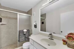 Hair dryer, towels - Beachfront 3BR condo with Gulf views, 2 pools, hot tub & beach access! (South Padre Island)