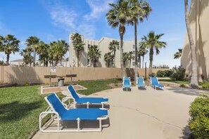 Terrace/patio - Beachfront 3BR condo with Gulf views, pool, hot tub & beach patio! (South Padre Island)